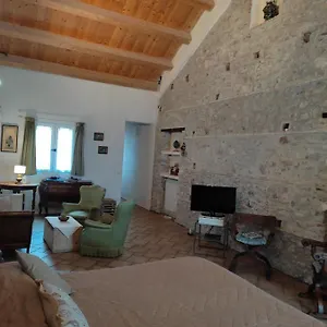 https://rosa-thea-suite.taorminaitalyhotels.com